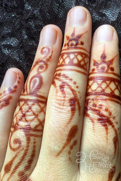 henna stain darkest on fingers tattoo